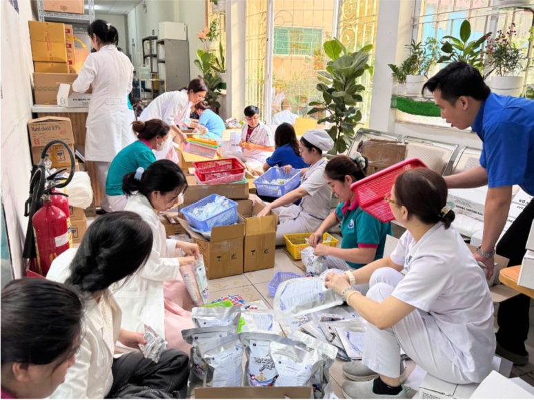 Ngành y tế TP.HCM gửi 10.000 túi thuốc gia đình hỗ trợ đồng bào vùng bão, lũ phía Bắc